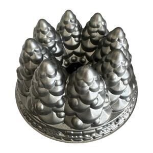 Nordic Ware 10 Cups Non-Stick Holiday Tree Bundt Cake Pan